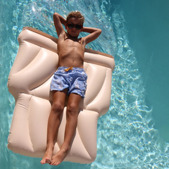 Lie-On Float Ice Cream